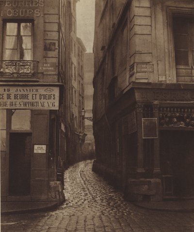 Rue Tiechape, otettu rue Saint-Honorelta, purettu rue du Pont-Neufille (m/w kuva) tekijältä (after) French Photographer