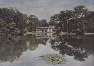 Petit Trianon, Näkymä Hamletille ja järvelle (värillinen kuva) tekijältä (after) French Photographer