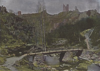 Ruines de Crozant (värillinen kuva) tekijältä (after) French Photographer