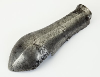Bazuband, kyynärvarrisuoja (teräs) tekijältä (attr.to) Ottoman School