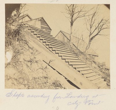 Portaat City Pointin laskeutumispaikalta ylöspäin johtavat portaat tekijältä A.J. Russell