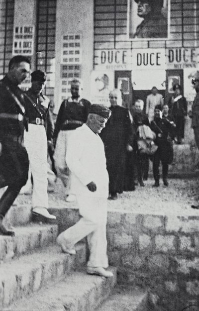 Albumi "Duce": Benito Mussolini virallisella vierailulla Sisiliassa (m/w kuva) tekijältä A. Scarlata