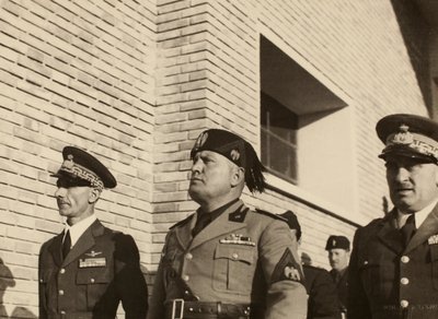 Yrityksen Mauro Toschi fu Ulisse rakentaman kuninkaallisen Fausto Pescin lentokentän rakennusten vihkiminen käyttöön Bolognassa, herttua Benito Mussolinin läsnä ollessa, 24.10.1936 (m/v kuva) tekijältä Achille Villani