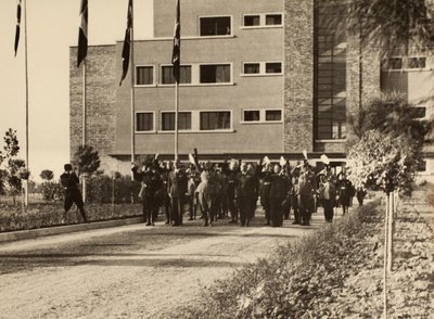 Yrityksen Mauro Toschi fu Ulisse rakentaman kuninkaallisen Fausto Pescin lentokentän rakennusten vihkiminen käyttöön Bolognassa, herttua Benito Mussolinin läsnä ollessa, 24.10.1936 (m/v kuva) tekijältä Achille Villani