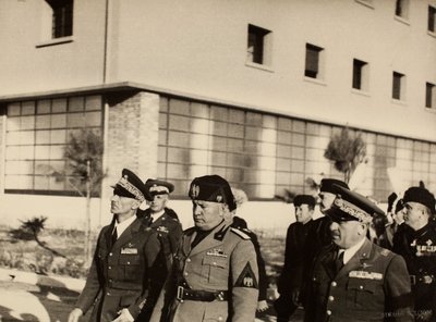 Yrityksen Mauro Toschi fu Ulisse rakentaman kuninkaallisen Fausto Pescin lentokentän rakennusten vihkiminen käyttöön Bolognassa, herttua Benito Mussolinin läsnä ollessa, 24.10.1936 (m/v kuva) tekijältä Achille Villani