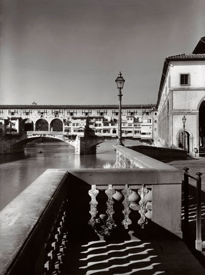 Ponte Vecchio, Firenze, Italia, n. 1955 (b/w valokuva) tekijältä Achille Villani