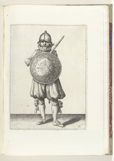 Kilpi- ja piikkiharjoitus: Sotilas seisoo levossa, hänen tarttujansa lepää vasemmalla olkapäällä kilven takana (nro 23), 1618 Nassausche Wapen-Handelinge, van Schilt, Vakoilijat, Rappier ja Targe : Beyde figuerlick kuvattu, ende kehystetty n jälkeen tekijältä Adam van Breen