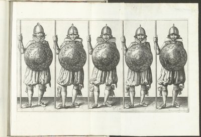 De exercitie met schild en spies: vijf soldaten staande naast elkaar in het gelid met de spies in de rechterhand rustend op de grond en het schild voor de borst (nr. 31), 1618 De Nassausche Wapen-Handelinge, van Schilt, Spies, Rappier ende Targe : beyde f tekijältä Adam van Breen