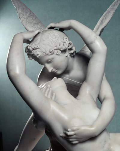 Rakkaus ja psyyken yksityiskohdat. Adamo Tadolinin (1788-1868) marmoriveistos, joka perustuu Antonio Canovan (1757-1822) työhön, tehty 1787-1793. Villa Carlotta, Tremezzo tekijältä Adamo Tadolini