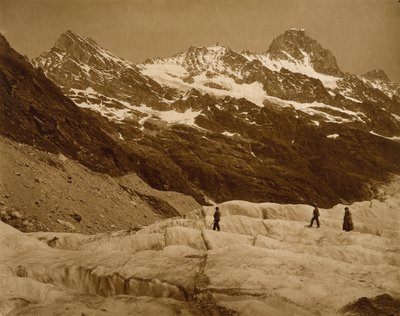 Alppien maisema, Kolme vaeltajaa jäätiköllä, 1860-luku (hiilipainatus) tekijältä Adolphe Braun