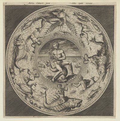 Suunnittelu lautaselle, jossa Arion ratsastaa delfiinillä medaljonissa, jota reunustavat merihirviöt..., c1600. tekijältä Adriaen Collaert