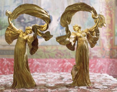 Tanssihahmoja pöytäesineestä, Sevres, 1900 (kullattu pronssi). tekijältä Agathon Leonard