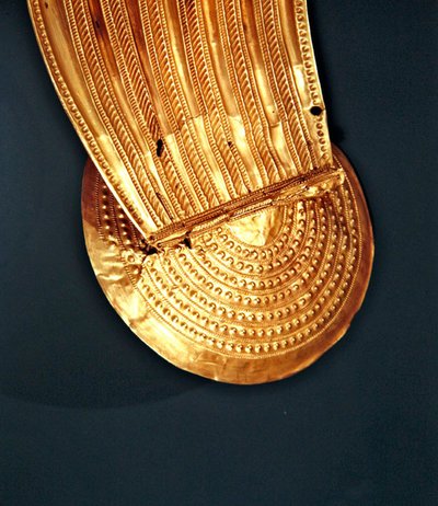 Collar, Ardcrony, Tipperaryn kreivikunta, myöhäinen pronssikausi, 800-700 eKr. (kulta) (yksityiskohta) (katso myös 390400) tekijältä Age Bronze