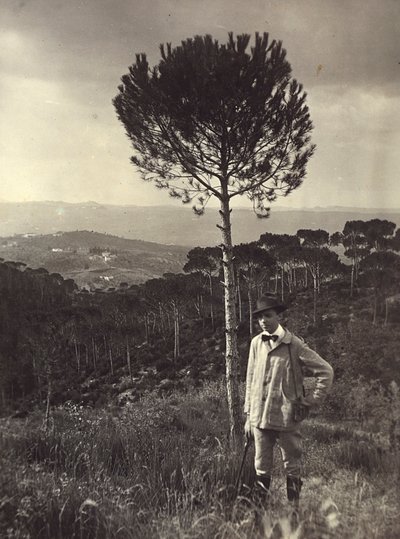 Albumilta "Ricordi fiorentini" (Muistoja Firenzestä), maalari Memo Ghinin muotokuva maassa, 27.8.1919 (m/v kuva) tekijältä Alberto Fierli