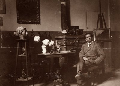 Kuvanveistäjä Mario Pelagatti studiossaan Firenzessä, 20.11.1920 (b/w kuva) tekijältä Alberto Fierli