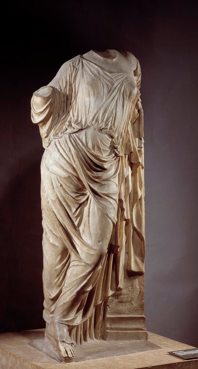 Aphrodite pylvääseen. Marmoriveistos Afroditen mukaan, jota käytti Alcamene, kreikkalainen kuvanveistäjä 5. vuosisadalla eKr. Dim. 1,18 m Pariisi, Musee du Louvre tekijältä Alcamenes (attr. to)
