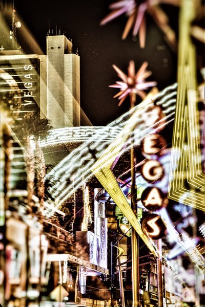 Keinotekoinen maailmankaikkeus, 2020 (kuva) tekijältä Alex Caminker