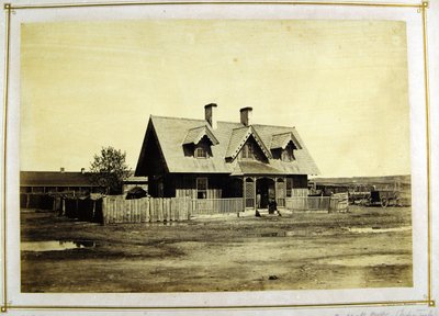 Eversti Bullockin talo, intialainen kauppias, Fort Laramie, 1868 (albumiprintti) tekijältä Alexander Gardner
