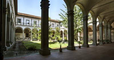 Arkkitehtuuri: näkymä kuolleiden luostarille (chiostro dei Morti, kuollut luostari) Pyhän Hengen basilika (Basilica di santo spirito) Italia tekijältä Alfonso the Younger (attr. to) Parigi