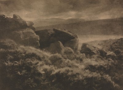 Kameratyö: Rain from the Hills, 1905. tekijältä Alfred Horsley Hinton