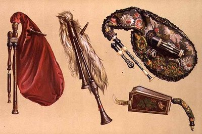 Säkkipillit: neljä, mukaan lukien Cornemuse, Calabrian ja Musette, kappaleesta "Musiikki-instrumentit" (värillinen lito) tekijältä Alfred James Hipkins