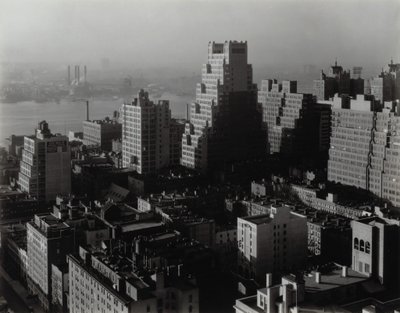 Näkymä ikkunastani Sheltonissa, kaakkoiskulmassa tekijältä Alfred Stieglitz