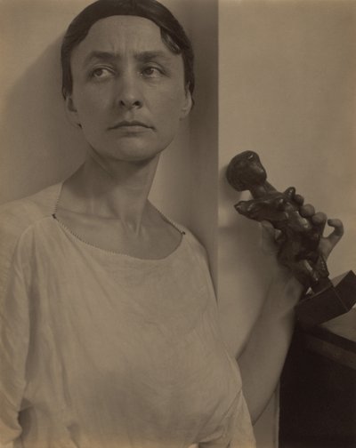 Georgia O’Keeffe ja Matissen veistos tekijältä Alfred Stieglitz