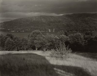 Lake George kukkulan laelta tekijältä Alfred Stieglitz