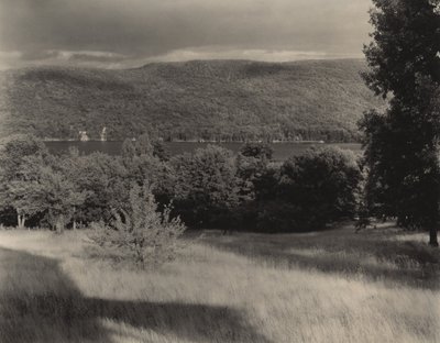 Lake George kukkulalta nähtynä tekijältä Alfred Stieglitz