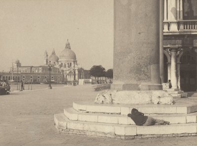 Piazzalla, klo 6 aamulla tekijältä Alfred Stieglitz