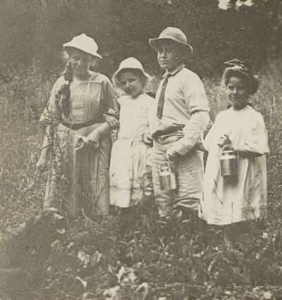 Nimetön (Flora, Elizabeth, Howard & Kitty Lake George -kentällä) tekijältä Alfred Stieglitz