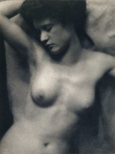 Torso tekijältä Alfred and White Clarence Stieglitz
