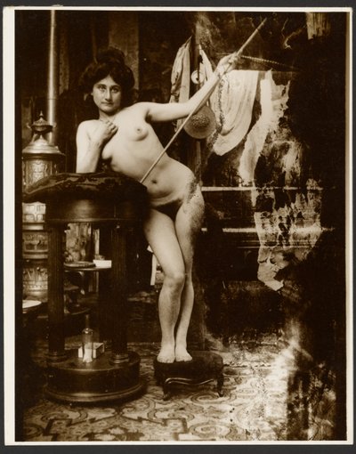 [Naisen alaston keihään kanssa, Pariisi] tekijältä Alphonse Maria Mucha