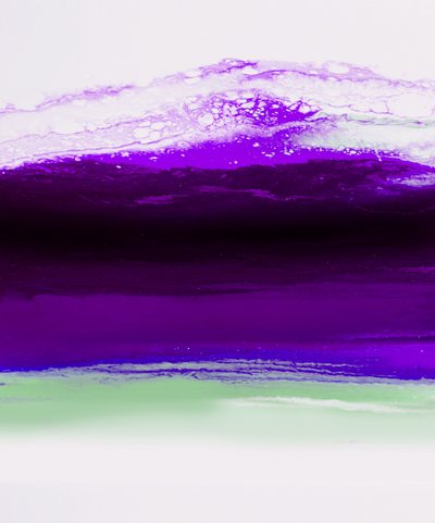 Syvä violetti-vihreä väriliukuma tekijältä Alyson Storms
