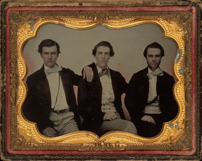 Kolmen nuoren miehen muotokuva tekijältä American 19th Century