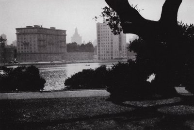 Kalifornia: Oakland, Lake Merritt, kaupungin sydämessä, upeiden rakennusten ja monien kauniiden kotien ympäröimänä (m/v kuva) tekijältä American Photographer (after)