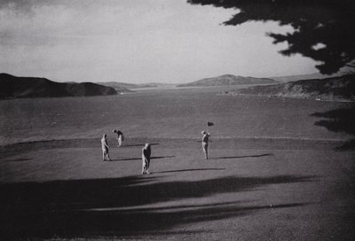 Kalifornia: San Francisco, Lincoln Park, näkymät Golden Gatelle, merelle ja kaupunkiin (m/w kuva) tekijältä American Photographer (after)