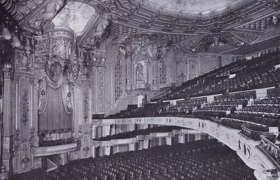 Chicago: Interior, Oriental Theatre (m/w kuva) tekijältä American Photographer (after)