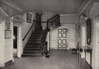 Mount Vernon: Mansion Interior, Central Hall (m/w kuva) tekijältä American Photographer (after)