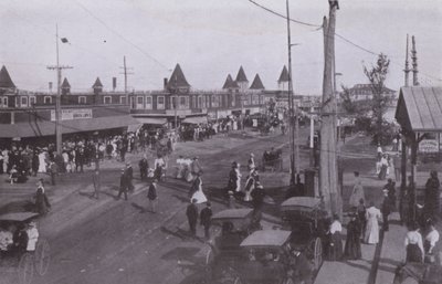 Old Orchard Beach, Maine: Kohtaus lähellä varastoa (m/w kuva) tekijältä American Photographer (after)