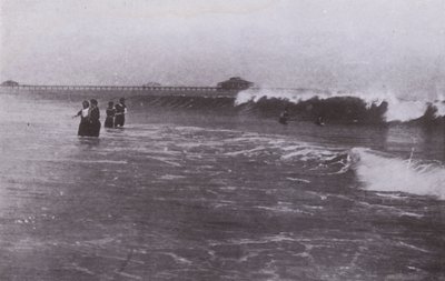 Old Orchard Beach, Maine: Surffaus (m/w kuva) tekijältä American Photographer (after)