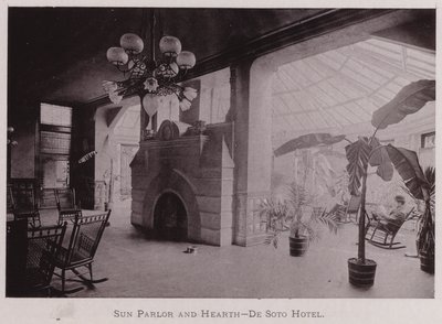 Sun Parlor and Hearth, De Soto Hotel (m/w kuva) tekijältä American Photographer (after)