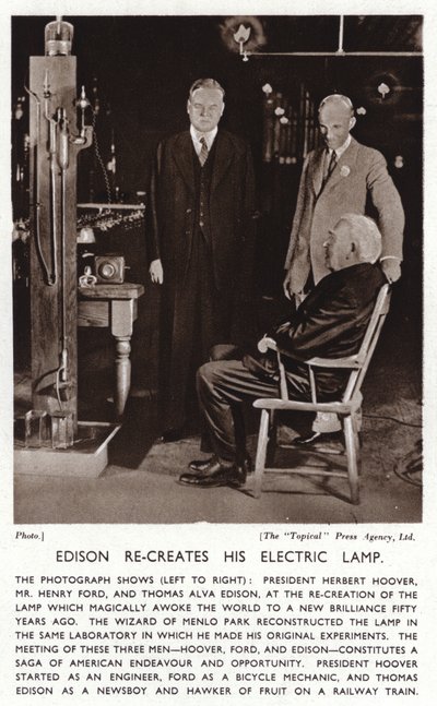 Thomas Edison luo sähkövalonsa uudelleen presidentti Herbert Hooverille ja Henry Fordille (m/v kuva) tekijältä American Photographer (after)