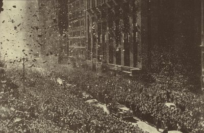Yhdysvaltain presidentti Franklin D Roosevelt sai innostuneen vastaanoton New Yorkissa sen jälkeen, kun hänet valittiin kolmannelle kaudelle, joulukuussa 1940 (m/v kuva) tekijältä American Photographer (after)