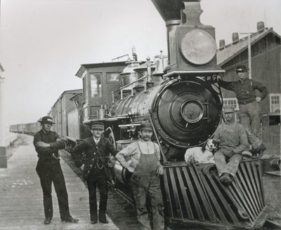 Keski-Tyynenmeren rautatien tavarajuna miehistöineen Mill Cityssä, Nevadassa tekijältä American Photographer