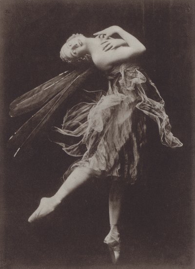 Anna Pavlova elokuvassa Lohikäärmekärpänen (s/w-kuva) tekijältä American Photographer