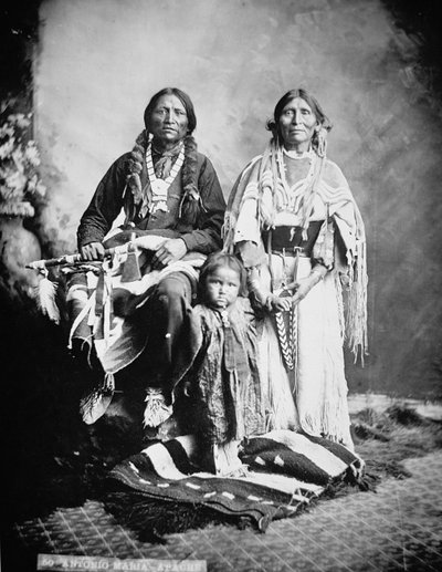 Apassipäällikkö Antonio Maria perheineen tekijältä American Photographer