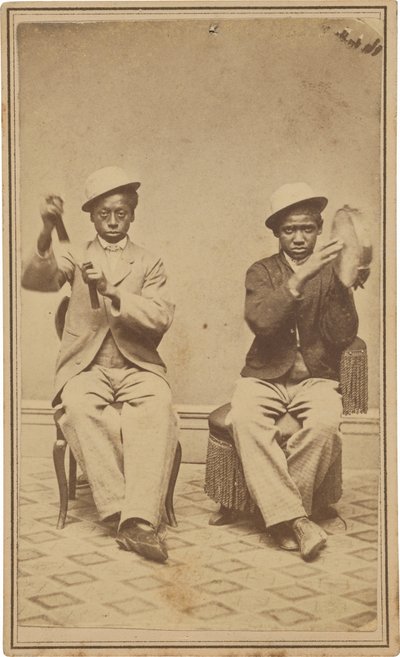 "Bell Boys at the Barrett House, Burlington, Iowa",c. 1863 (kuva) tekijältä American Photographer
