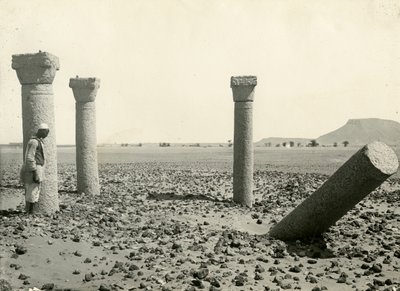 Koptikirkon pylväät lännestä nähtynä, Sain saari, Egypti, valokuva Breasted, Oriental Institute, Chicagon yliopisto, noin 1920 tekijältä American Photographer
