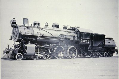 Eteläisen Tyynenmeren rautatien moottori 2372 luokka T-32 (m/v kuva) tekijältä American Photographer